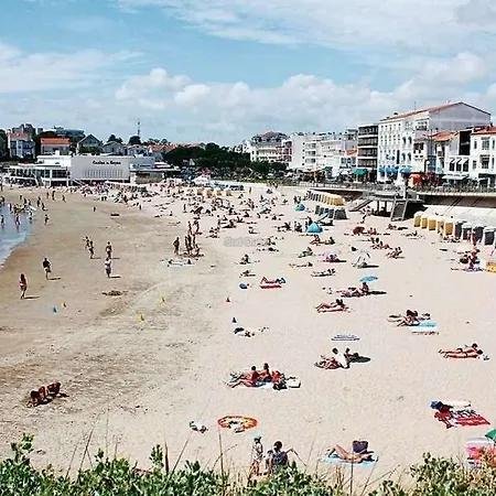 300m De La De Pontaillac